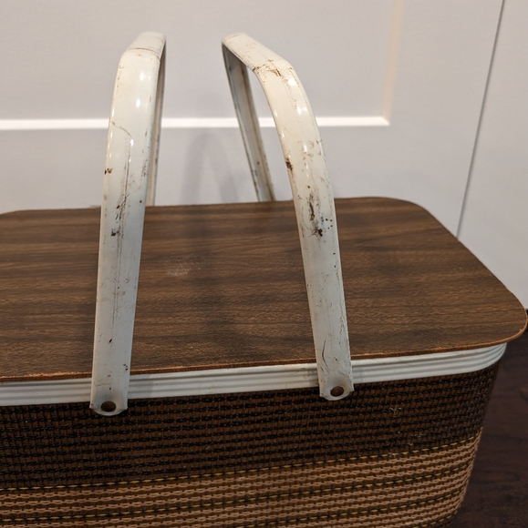 VINTAGE 60s Redmon picnic basket brown wood wicker with white folding handles - Picture 12 of 12